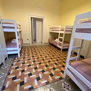 Albergue A I R H1o, Nápoles